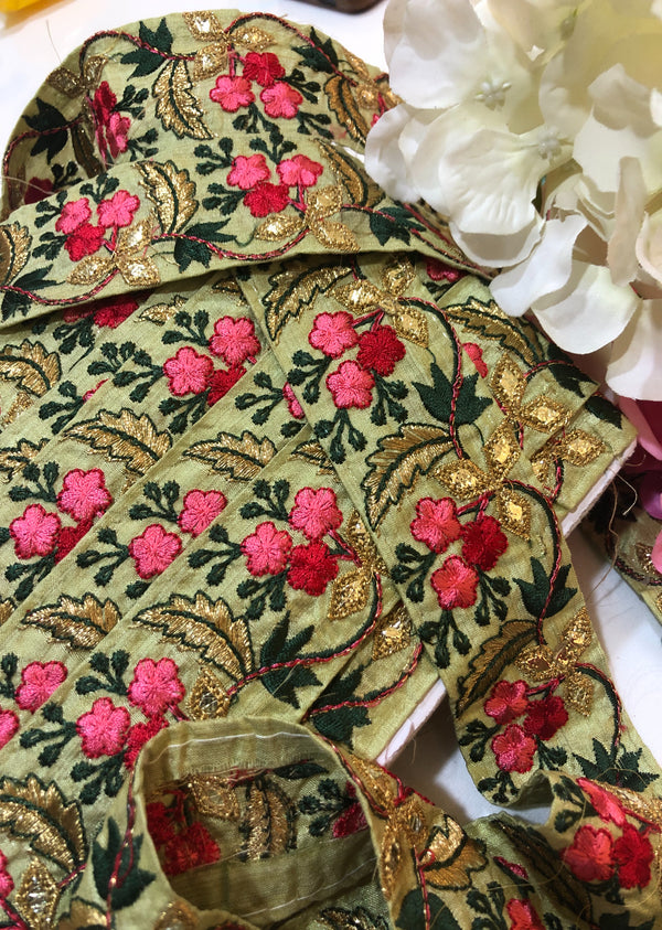 Pista Floral Embroidered Border